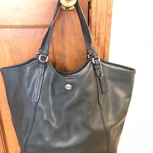 Coach Tote-black. Rarely used!